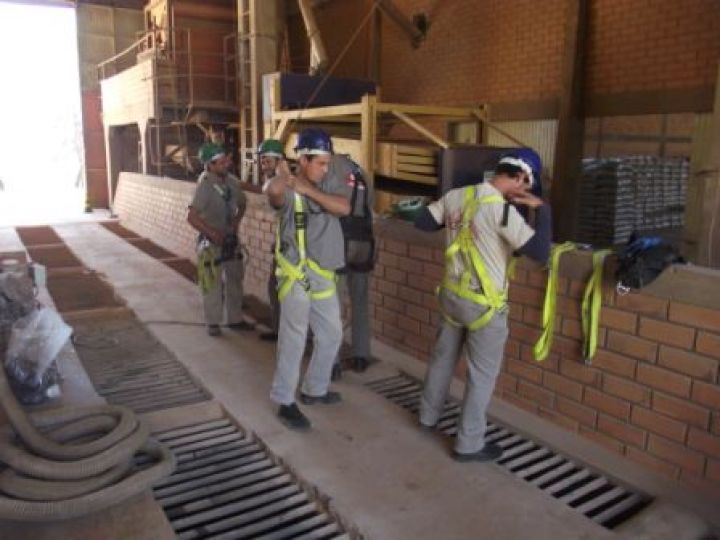 Resgate em espaço confinado / prática - Sgt. Fonseca