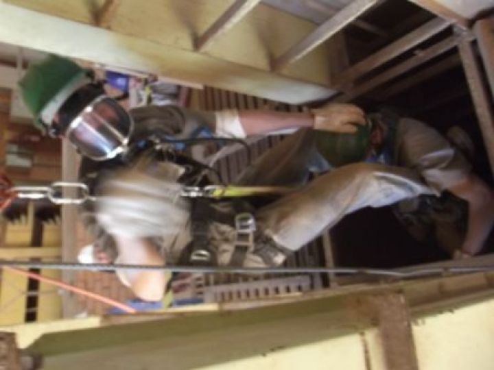 Resgate em espaço confinado / prática - Sgt. Fonseca